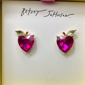 Betsey Johnson Fuchsia Heart Shaped Apple 🍎 Earrings with Green Leaf 🍃